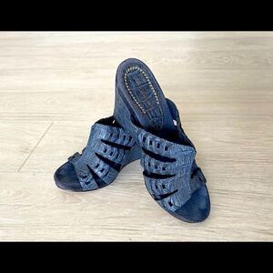 Antia blue leather wedges